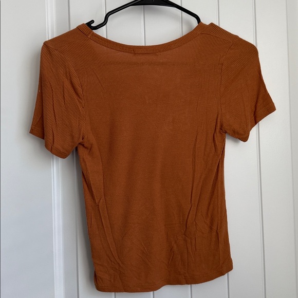 V-Neck Ribbed Top - Picture 4 of 4